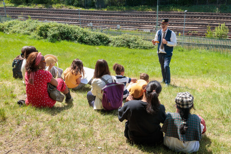 Southeastern celebrates Rail 200 with a Railway Children themed event at Grove Park station. Grove Park is the home of The Railway Children, author E Nesbit lived in the area.
Peter Jenkinson reads the Railway Children.
Grove Park Station, Baring Road, Grove Park, London. SE12 0DZ
Picture: Andy Jones/Southeastern